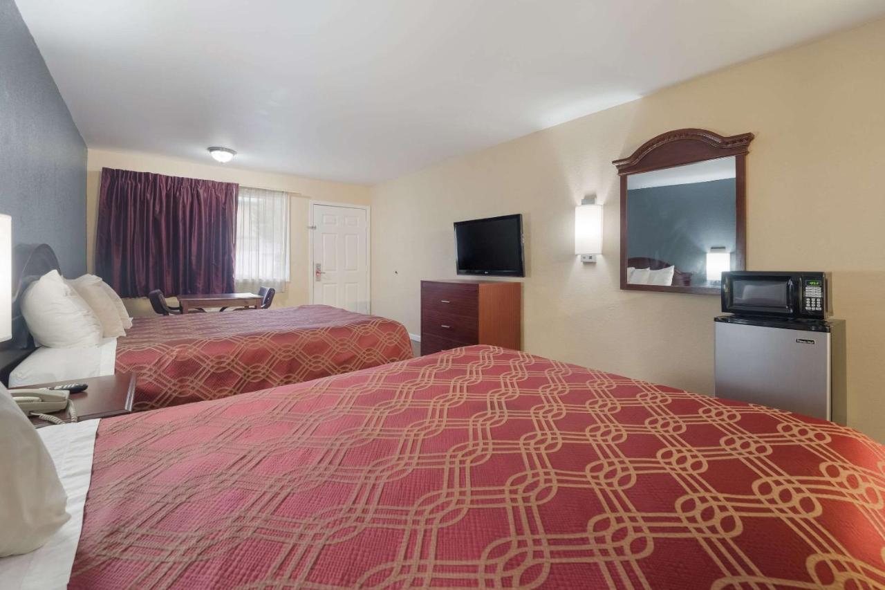 Econo Lodge Thomaston Esterno foto