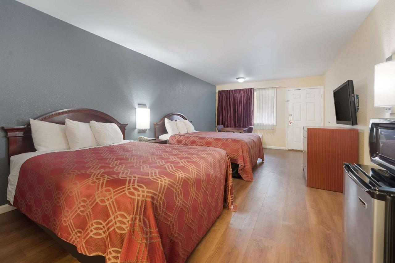 Econo Lodge Thomaston Esterno foto