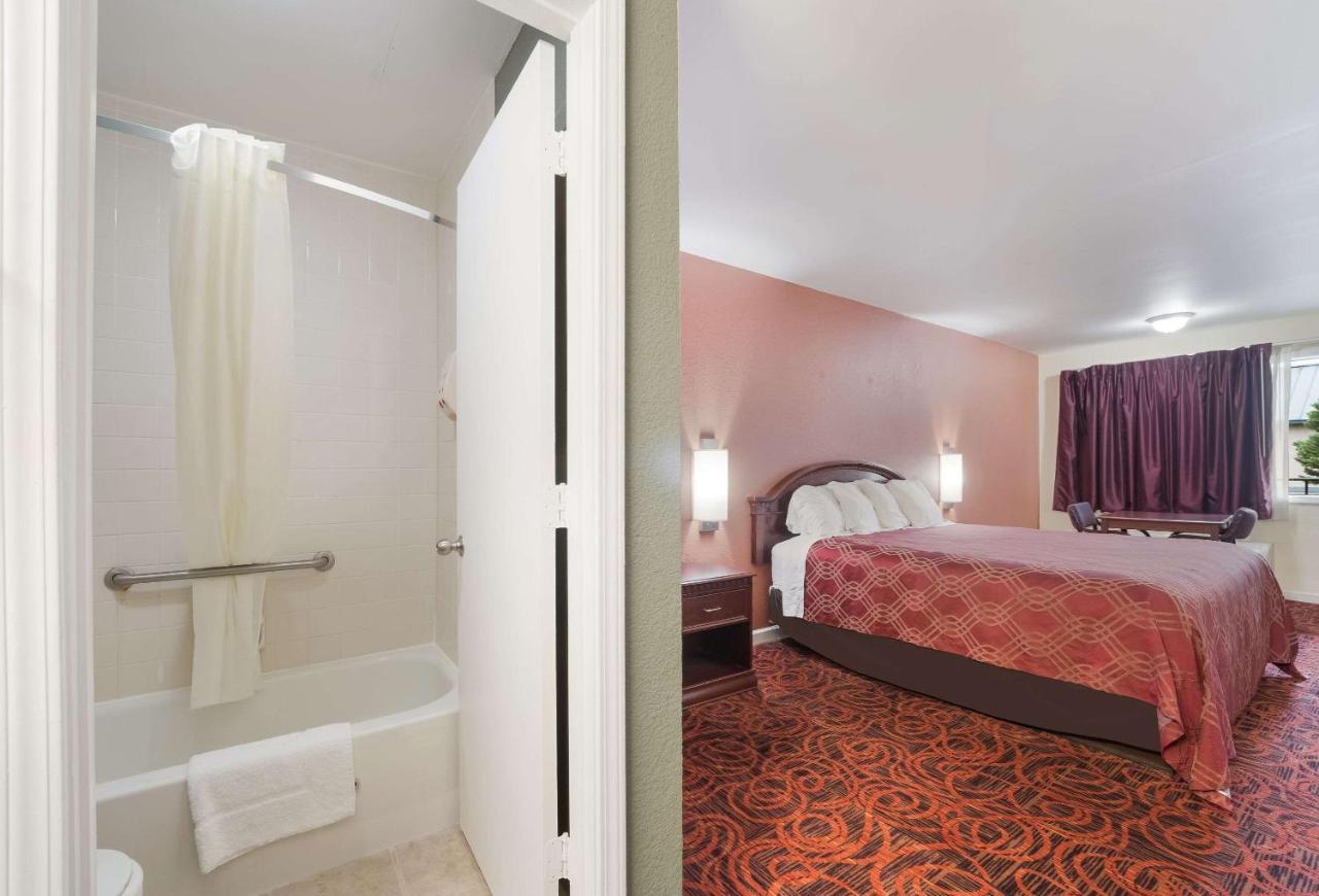 Econo Lodge Thomaston Esterno foto
