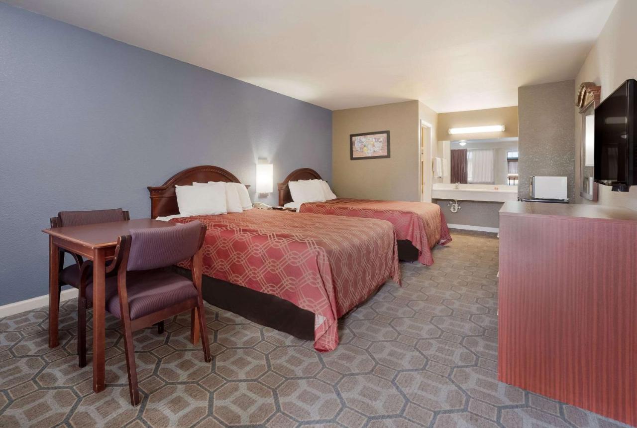 Econo Lodge Thomaston Esterno foto