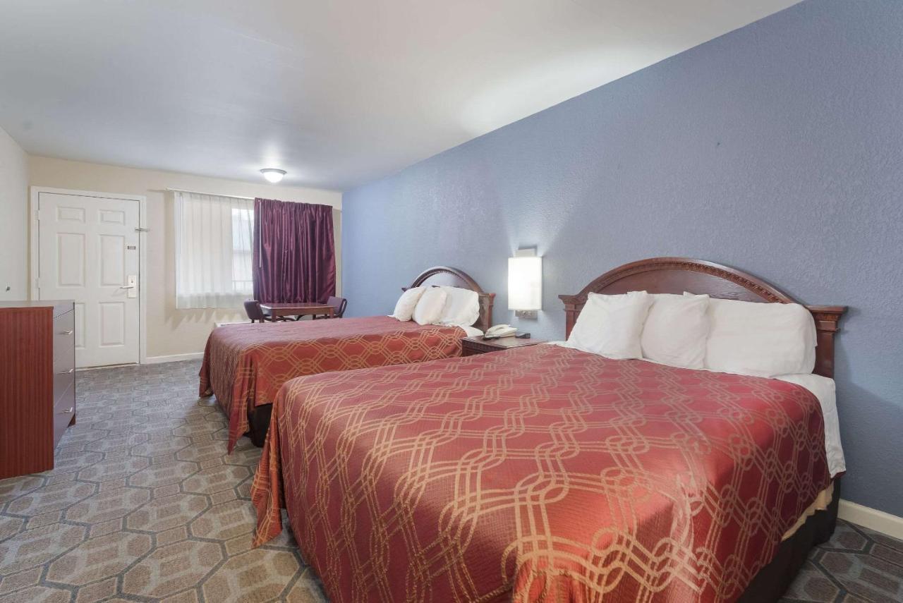 Econo Lodge Thomaston Esterno foto