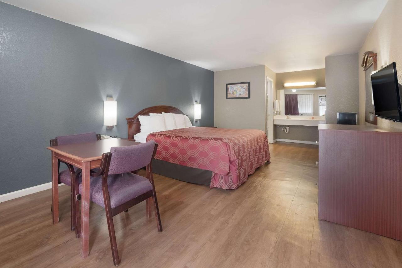 Econo Lodge Thomaston Esterno foto