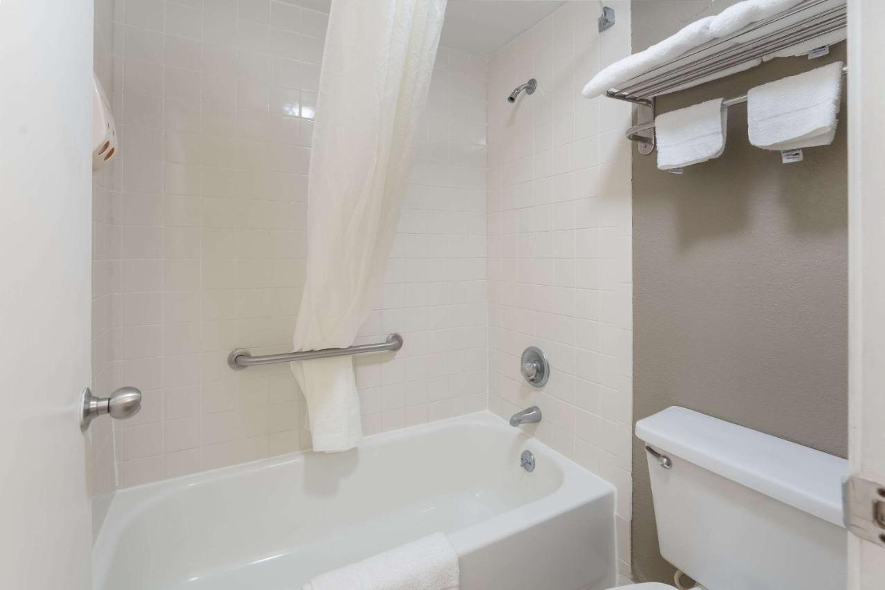 Econo Lodge Thomaston Esterno foto
